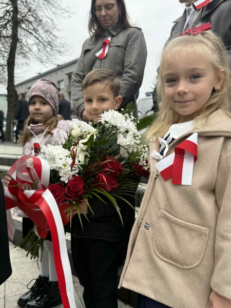 Przedszkolaki z Niepublicznego Przedszkola Parafialnego w Grybowie uczciły 107. rocznicę o