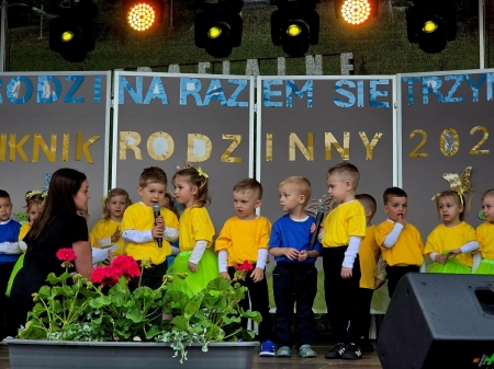 RODZINNE ŚWIĘTOWANIE PEŁNE RADOŚCI I WSPÓLNEJ ZABAWY - PIKNIK RODZINNY
